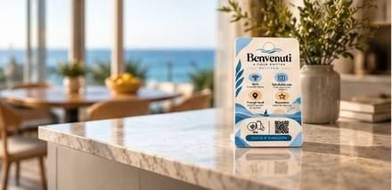 Dettaglio del codice QR e del simbolo NFC sulla base del totem