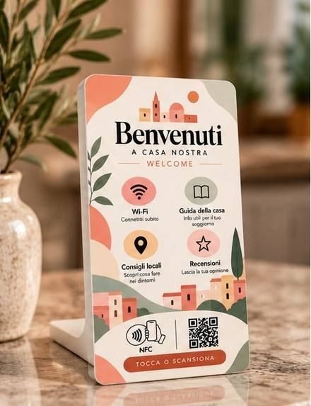 Totem Mare su un davanzale con vista sul mare